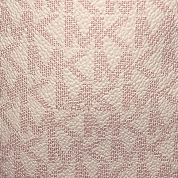 MICHAEL MICHAEL KORS Large Back Pack with Wristlet - Picture 5 of 8